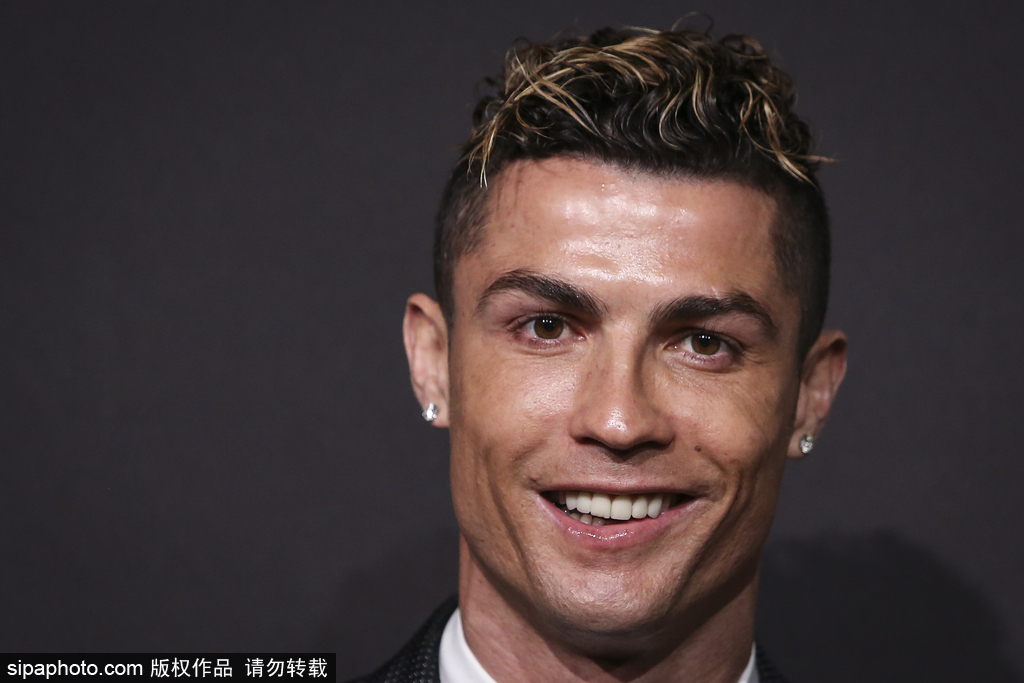 亚马尔送制胜助攻后染黄，无缘下一轮对阵布拉格斯拉维亚的欧冠（亚马尔制胜助攻后染黄，欧冠下轮缺席战布拉格斯拉维亚）