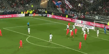 这次封盖把球迷都吓傻了（这一记大帽惊呆了全场球迷）