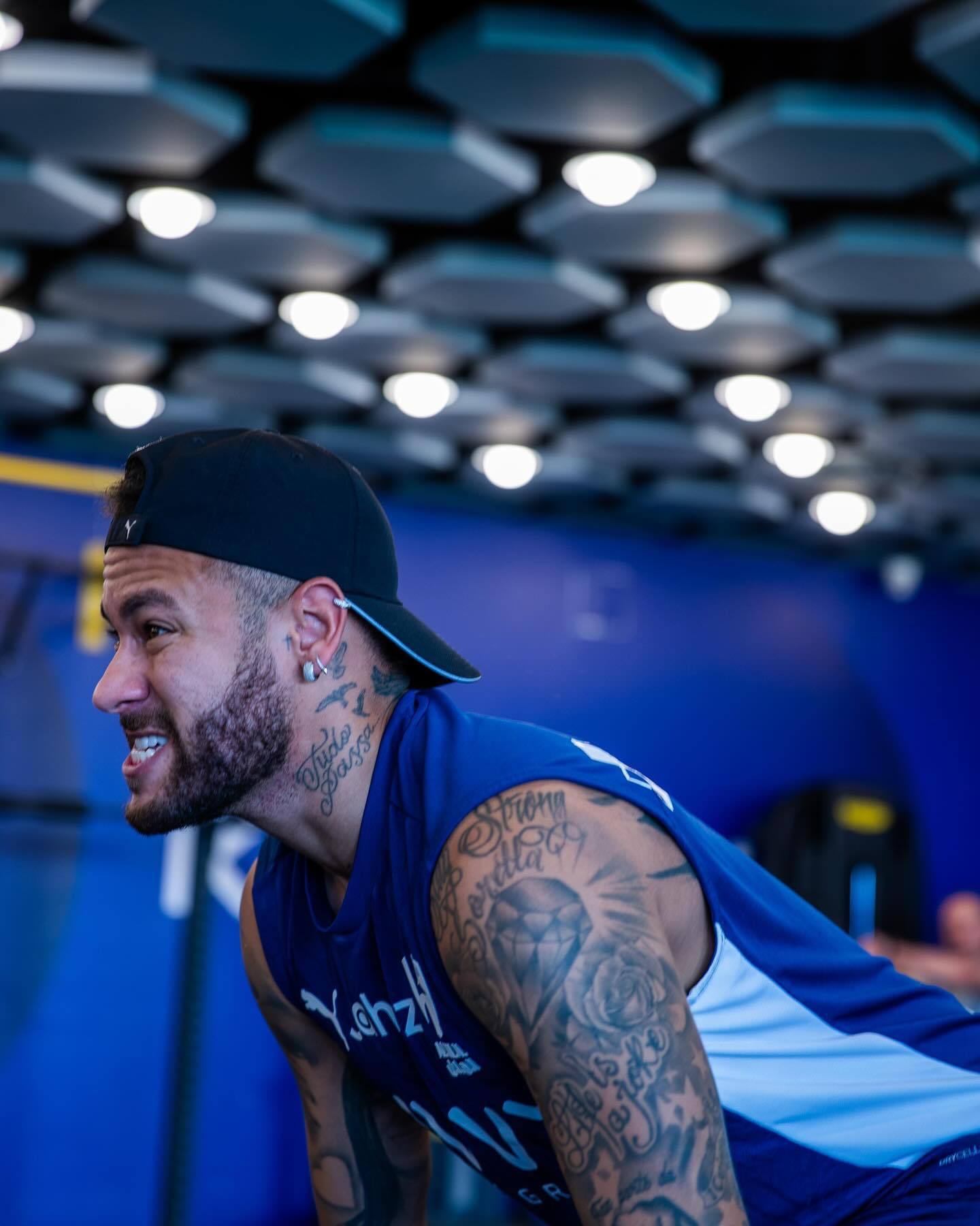 哈维·阿隆索的皇马困境：教练权威与球星共存的艺术（哈维·阿隆索在皇马的两难：平衡主帅威信与球星共处）