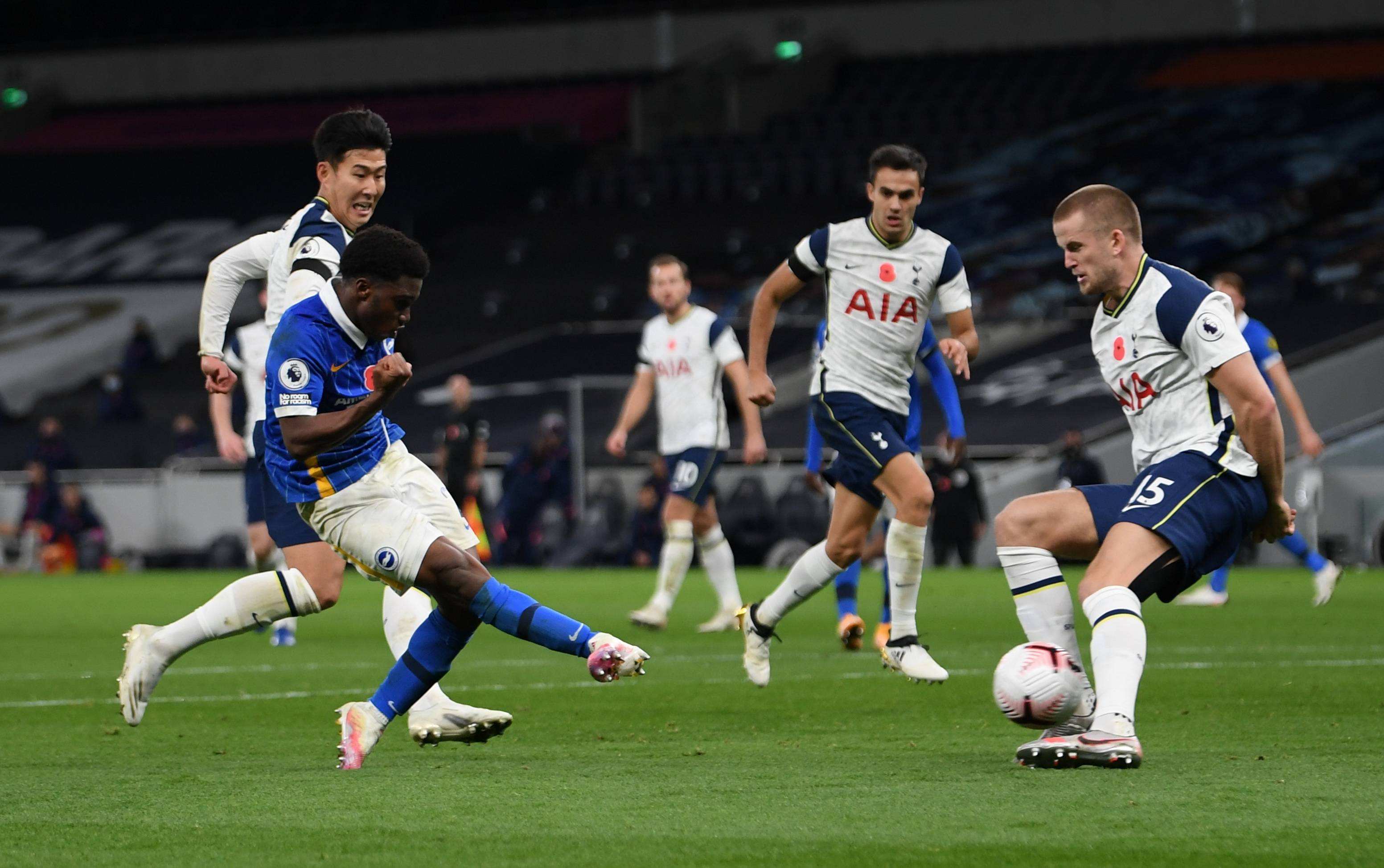 传记作者：莱万曾不满哈维的训练，他在波兰和拜仁都曾施压换帅（传记作者曝：莱万不满哈维训练，曾在波兰与拜仁施压促成换帅）