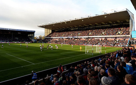 荷兰大名单：范戴克领衔；费耶诺德球员瓦伦特首次入选（荷兰队公布大名单：范戴克压阵，费耶诺德球员瓦伦特首次入围）