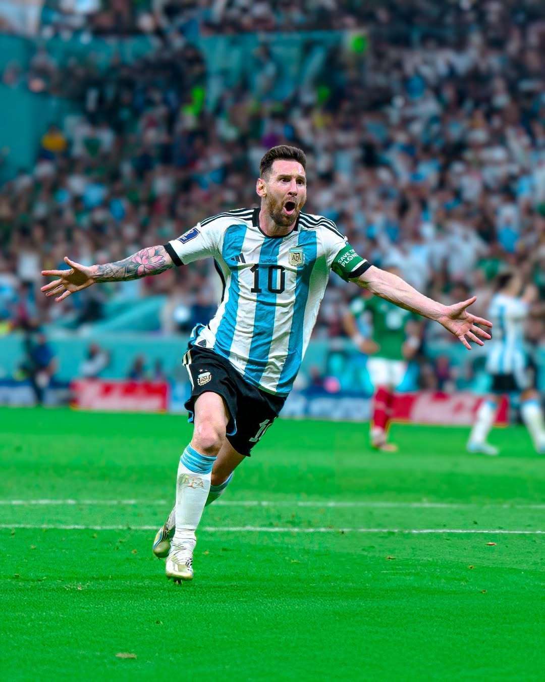 小孩哥！17岁卡尔成为欧冠最年轻连续3场进球球员（17岁小将卡尔欧冠三连场进球，成史上最年轻达成者）