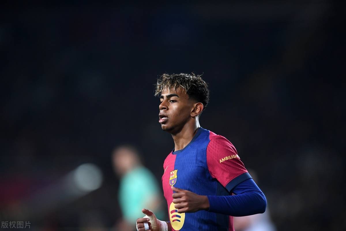 莫德里奇接受前克罗地亚主教练比利奇的个人专访（前克罗地亚主帅比利奇对莫德里奇进行个人专访）