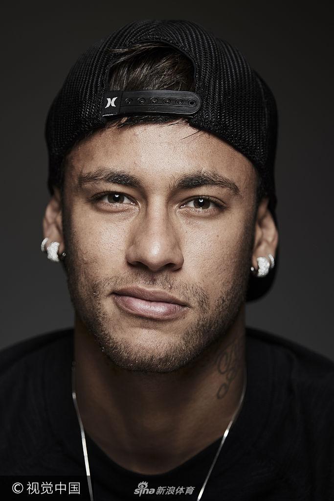 24名落差太扎心，郑钦文明年能重返前十吗？（排名跌至24位太揪心，郑钦文明年还能重回前十吗？）