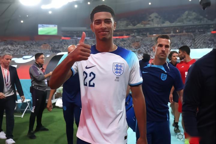 穆里尼奥提前送出圣诞礼物？两小将欧冠迎本菲卡一线队首秀（穆帅圣诞提前到？两小将欧冠对本菲卡完成一线队首秀）