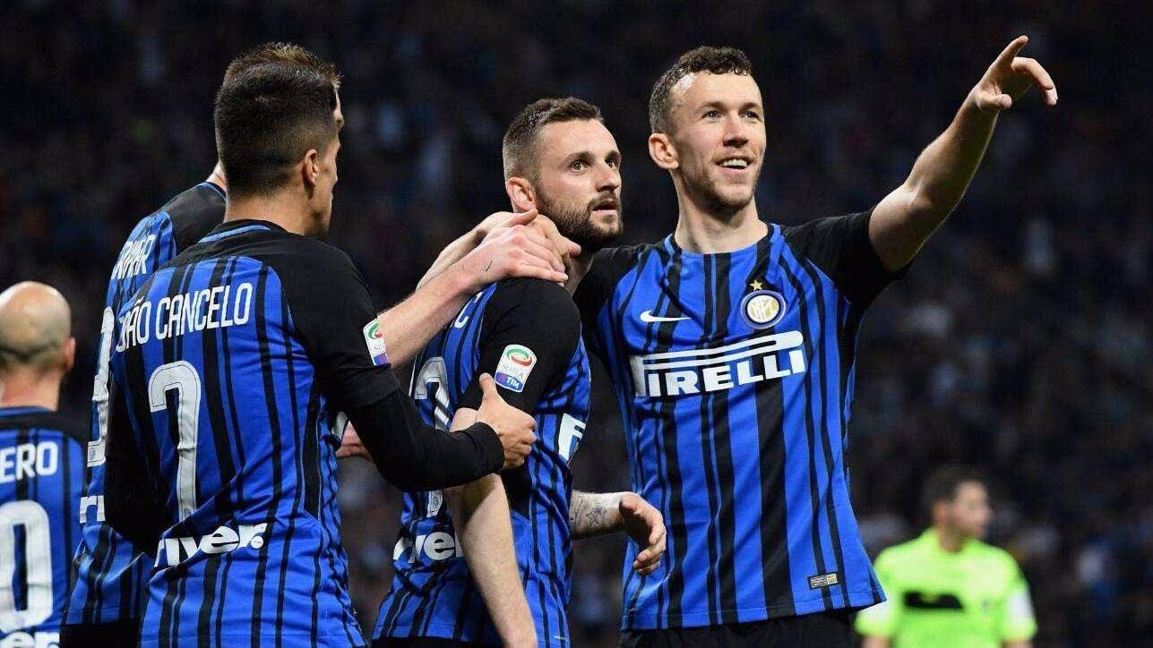 深圳新鹏城主帅陈涛观战曼城比赛，明日与城市集团同事会面（深圳新鹏城主帅陈涛现身曼城赛场，明日将与城市集团同事会晤）